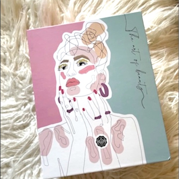 LIMITED EDITION ‘The Art Of Beauty’ Keepsake GLOSSYBOX - Picture 5 of 7